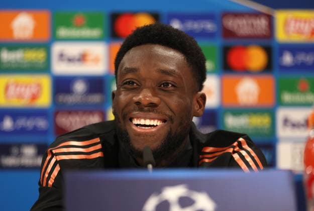 Football, Men, Champions League, Season 2024 2025, FC Bayern Munich, International Press Conference Alphonso Davies FC Bayern Munich at the press conference, head, portrait, smile, grin