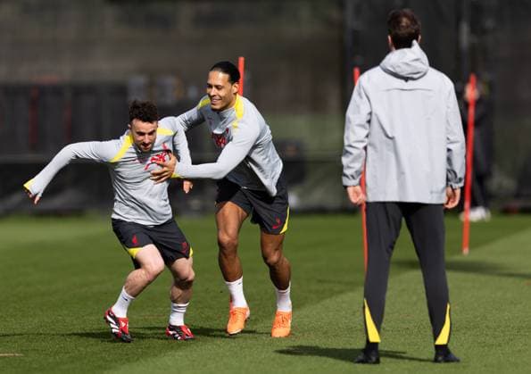Football - UEFA Champions League - Round of 16 1st Leg - Paris Saint-Germain v Liverpool FC - MD-1 LIVERPOOL, ENGLAND - Tuesday, March 4, 2025: Liverpool s Diogo Jota (L) and captain Virgil van Dijk during a training session at the AXA Training Centre ahead of the UEFA Champions League match between Paris Saint-Germain and Liverpool FC. (Photo by Jessica Hornby Propaganda) LIVERPOOL AXA Training Centre MERSEYSIDE ENGLAND  Copyright: xDavidxRawcliffex P2025-03-04-JH_LFC_Training_PSG-10