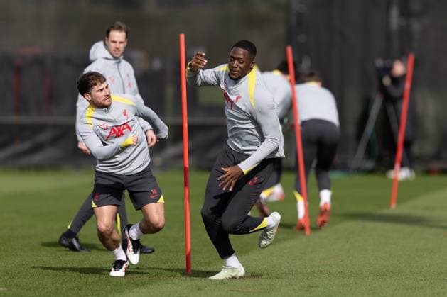 Football - UEFA Champions League - Round of 16 1st Leg - Paris Saint-Germain v Liverpool FC - MD-1 LIVERPOOL, ENGLAND - Tuesday, March 4, 2025: Liverpool s Alexis Mac Allister (L) and Ibrahima KonatÃ during a training session at the AXA Training Centre ahead of the UEFA Champions League match between Paris Saint-Germain and Liverpool FC. (Photo by Jessica Hornby Propaganda) LIVERPOOL AXA Training Centre MERSEYSIDE ENGLAND  Copyright: xDavidxRawcliffex P2025-03-04-JH_LFC_Training_PSG-26