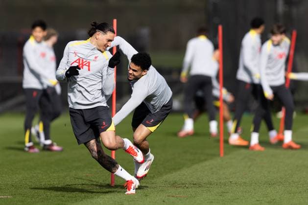 Football - UEFA Champions League - Round of 16 1st Leg - Paris Saint-Germain v Liverpool FC - MD-1 LIVERPOOL, ENGLAND - Tuesday, March 4, 2025: Liverpool s Darwin Nunez (L) and Luis Diaz during a training session at the AXA Training Centre ahead of the UEFA Champions League match between Paris Saint-Germain and Liverpool FC. (Photo by Jessica Hornby Propaganda) LIVERPOOL AXA Training Centre MERSEYSIDE ENGLAND  Copyright: xDavidxRawcliffex P2025-03-04-JH_LFC_Training_PSG-28