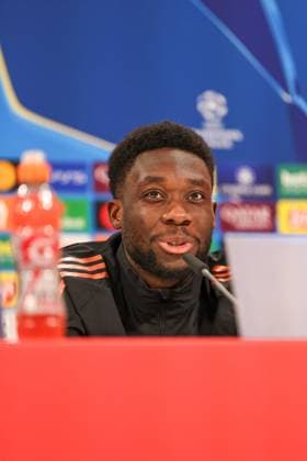 Alphonso Davies FC Bayern Muenchen, 19 at the press conference, GER, International press conference, FC Bayern Muenchen, Football, UEFA Champions League, Round of 16 first leg, 2024 2025 season, 04 03 2025, GER, International press conference, FC Bayern Muenchen, Football, UEFA Champions League, Round of 16 first leg, 2024 2025 season, 04 03 2025 Muenchen Copyright: xEibner-Pressefoto JennixMaulx EP_JML