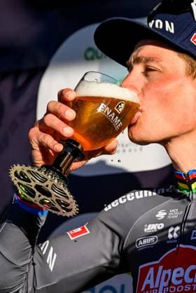 Dutch Mathieu van der Poel of Alpecin-Deceuninck celebrates on the podium after winning the Ename Samyn Classic one day cycling race, 199,1km from Quaregnon to Dour on Tuesday 04 March 2025. VIRGINIExLEFOUR  x114223819x