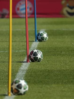 04 03 2025, Champions League, FC Bayern Muenchen final training, Football, Sport, in picture Champions League balls