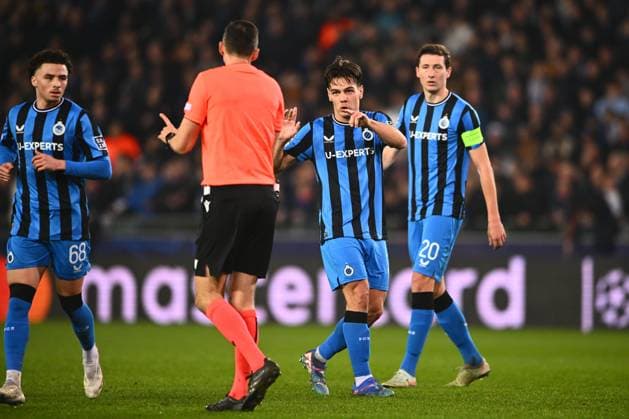Club Brugge v Aston Villa - UEFA Champions League BRUGGE, BELGIUM - MARCH 04 : Jashari Ardon midfielder of Club Brugge talking to referee Pinheiro Joao during the UEFA Champions League 2024 25 round of 16 match first round between Club Brugge and Aston Villa on March 4, 2025 in Brugge, Belgium, 04 03 2025 Brugge Belgium  Copyright: xGvgx