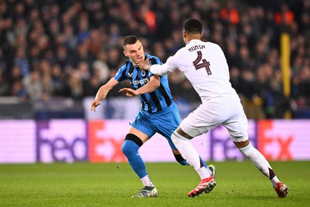 Club Brugge v Aston Villa - UEFA Champions League BRUGGE, BELGIUM - MARCH 04 : Jutgla Ferran forward of Club Brugge and Konsa Ezri defender of Aston Villa foul during the UEFA Champions League 2024 25 round of 16 match first round between Club Brugge and Aston Villa on March 4, 2025 in Brugge, Belgium, 04 03 2025 Brugge Belgium  Copyright: xTomasxSiskx