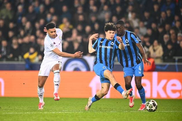 Club Brugge v Aston Villa - UEFA Champions League BRUGGE, BELGIUM - MARCH 04 : Sabbe Kyriani defender of Club Brugge, Watkins Ollie forward of Aston Villa, Ordonez Joel defender of Club Brugge in action during the UEFA Champions League 2024 25 round of 16 match first round between Club Brugge and Aston Villa on March 4, 2025 in Brugge, Belgium, 04 03 2025 Brugge Belgium  Copyright: xGvgx