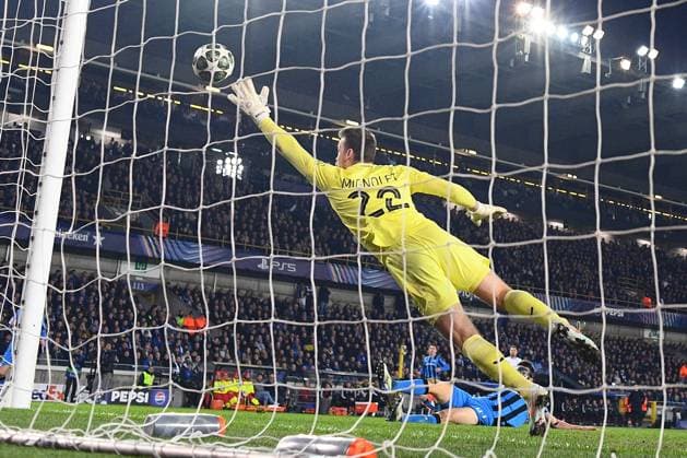 Club Brugge v Aston Villa - UEFA Champions League BRUGGE, BELGIUM - MARCH 04 : Mechele Brandon defender of Club Brugge scoring an own-goal, Mignolet Simon goalkeeper of Club Brugge in action during the UEFA Champions League 2024 25 round of 16 match first round between Club Brugge and Aston Villa on March 4, 2025 in Brugge, Belgium, 04 03 2025 Brugge Belgium  Copyright: xGvgx