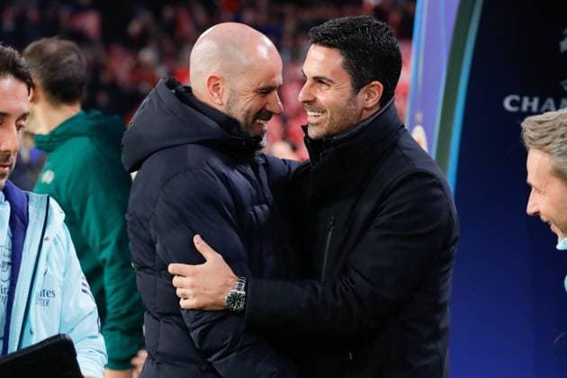 EINDHOVEN, 04-03-2025, Philips Stadium, UEFA Champions League, round of 16 1st leg, season 2024 25, match between PSV and Arsenal, PSV trainer coach Peter Bosz, Arsenal coach Mikel Arteta PSV - Arsenal  x28168424x Copyright: