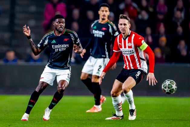 Arsenal midfielder Thomas Partey, PSV Eindhoven forwarder Luuk de Jong during the match PSV Arsenal at the Philips stadium for the UEFA Champions League Round of 16 1st leg season 2024 2025 in EINDHOVEN, Netherlands on 4 march 2025, photo by Marcel van Dorst EYE4images DeFodi Images