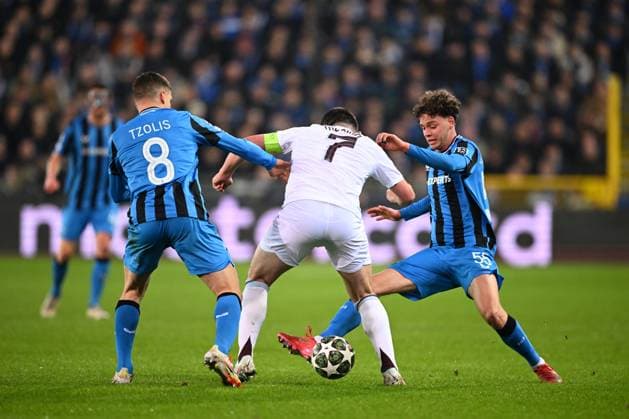 Club Brugge v Aston Villa - UEFA Champions League BRUGGE, BELGIUM - MARCH 04 : Tzolis Christos forward of Club Brugge, De Cuyper Maxim midfielder of Club Brugge, John McGinn midfielder of Aston Villa in action during the UEFA Champions League 2024 25 round of 16 match first round between Club Brugge and Aston Villa on March 4, 2025 in Brugge, Belgium, 04 03 2025 Brugge Belgium  Copyright: xTomasxSiskx