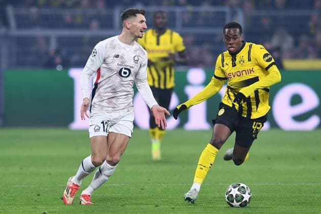 Soccer Champions League round of 16 Borussia Dortmund Lille OSC on 04 03 2025 at Signal Iduna Park in Dortmund Thomas Meunier Lille , left Jamie Jermaine Gittens Dortmund , right xRx