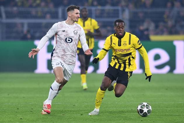 Soccer Champions League round of 16 Borussia Dortmund Lille OSC on 04 03 2025 at Signal Iduna Park in Dortmund Thomas Meunier Lille , left Jamie Jermaine Gittens Dortmund , right xRx