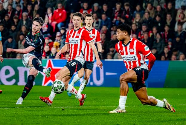Arsenal midfielder Declan Rice, PSV Eindhoven defender Olivier Boscagli during the match PSV Arsenal at the Philips stadium for the UEFA Champions League Round of 16 1st leg season 2024 2025 in EINDHOVEN, Netherlands on 4 march 2025, photo by Marcel van Dorst EYE4images DeFodi Images