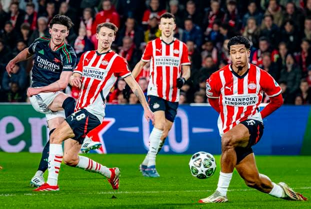 Arsenal midfielder Declan Rice, PSV Eindhoven defender Olivier Boscagli during the match PSV Arsenal at the Philips stadium for the UEFA Champions League Round of 16 1st leg season 2024 2025 in EINDHOVEN, Netherlands on 4 march 2025, photo by Marcel van Dorst EYE4images DeFodi Images