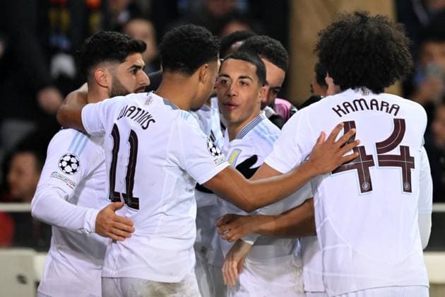BRUGGE - Aston Villa celebrates Brandon Mechele of Club Brugge KV s own goal during the UEFA Champions League match between Club Brugge and Aston Villa FC at the Jan Breydel Stadium on March 4, 2025 in Bruges, Belgi . ANP Hollandse Hoogte UEFA Champions League 2024 25 Round of 16 First leg 2024 25 xVIxANPxSportx xGerritxvanxKeulenxIVx 521567087 originalFilename: 521567087.jpg