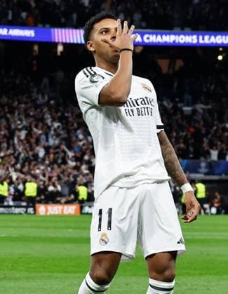 Rodrygo of Real Madrid celebrates scoring the opening goal Real Madrid v Atletico Madrid , UEFA Champions League, Round of 16, First Leg, Football, Santiago Bernabeu, Madrid, Spain - 04 Mar 2025 EDITORIAL USE ONLY No use with unauthorised audio, video, data, fixture lists, club league logos or live services. Online in-match use limited to 120 images, no video emulation. No use in betting, games or single club league player publications. Copyright: xRubenxAlbarran Shutterstockx 15178301am