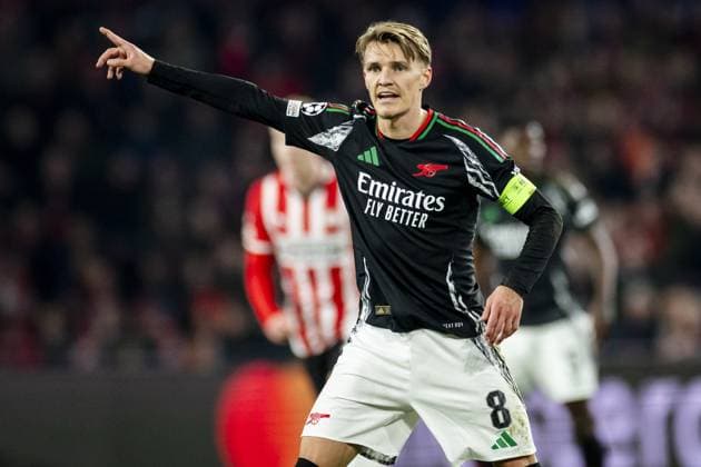 EINDHOVEN - Martin Odegaard of Arsenal FC during the UEFA Champions league match between PSV Eindhoven and Arsenal FC at Phillips Stadium on March 4, 2025 in Eindhoven, Netherlands. ANP ROBIN VAN LONKHUIJSEN UEFA Champions League 2024 25 Round of 16 First leg 2024 25 xVIxANPxSportx xxANPxIVx 521567150 originalFilename: 521567150.jpg