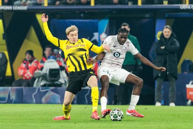 UEFA Champions League, Borussia Dortmund LOSC Lille 04 03 2025 duel Daniel Jonathan Svensson Borussia Dortmund, 24 , NgalAyel Mukau LOSC Lille, 17 UEFA Champions League round of 16 first leg, Borussia Dortmund LOSC Lille Dortmund, SIGNAL IDUNA PARK on 04 03 2025 Copyright: xBEAUTIFULxSPORTS Wunderlx