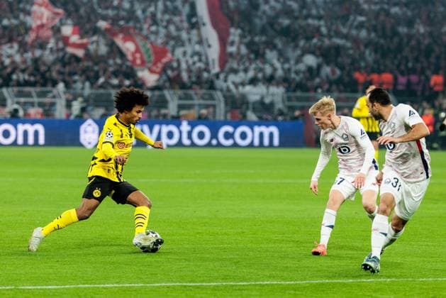 UEFA Champions League, Borussia Dortmund LOSC Lille 04 03 2025 duel Karim Adeyemi Borussia Dortmund, 27 , Hakon Arnar Haraldsson LOSC Lille, 7 , Ismaily LOSC Lille, 31 UEFA Champions League round of 16 first leg, Borussia Dortmund LOSC Lille Dortmund, SIGNAL IDUNA PARK on 04 03 2025 Copyright: xBEAUTIFULxSPORTS Wunderlx
