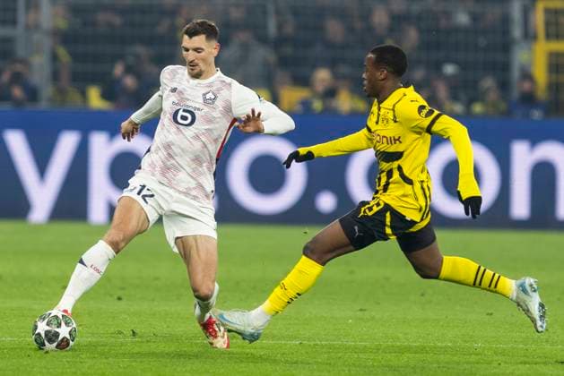UEFA Champions League, Borussia Dortmund LOSC Lille 04 03 2025 Thomas Meunier LOSC Lille, 12 , Jamie Gittens Borussia Dortmund, 43 UEFA Champions League, Borussia Dortmund LOSC Lille, first leg round of 16, on 04 03 2025, Signal Iduna Park, Dortmund Copyright: xBEAUTIFULxSPORTS Meuselx