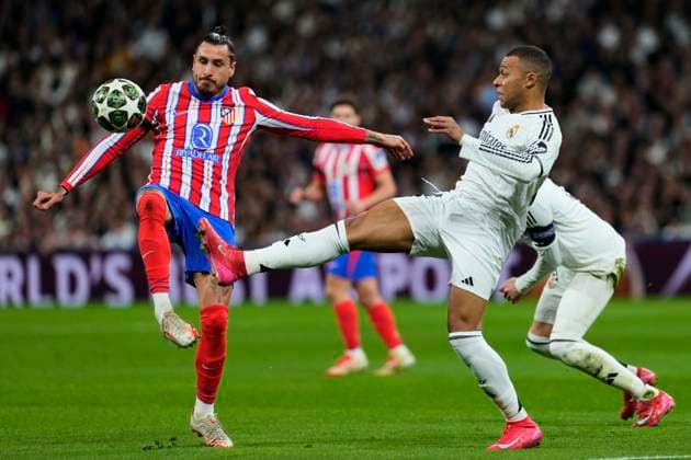 Real Madrid vs Atletico de Madrid Kylian Mbappe of Real Madrid CF and Jose Gimenez of Atletico de Madrid during Real Madrid vs Atletico de Madrid at Santiago Bernabeu Stadium on March 4th 2025  Copyright: xSenis-Cebolla ALFAQUIx
