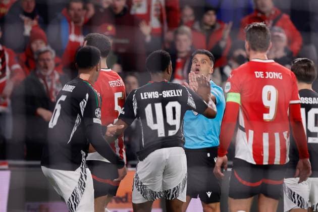 EINDHOVEN, 04-03-2025, Philips Stadium, UEFA Champions League, round of 16 1st leg, season 2024 25, match between PSV and Arsenal, Arsenal player Myles Lewis-Skelly, referee Jesus Gil Manzano PSV - Arsenal  x28168739x Copyright: