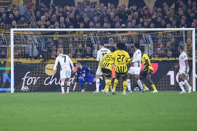 Soccer Champions League round of 16 Borussia Dortmund Lille OSC on 04 03 2025 at Signal Iduna Park in Dortmund Goal kick goal to 1 0 by Karim Adeyemi Dortmund xRx