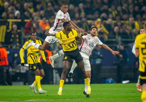 Header duel Bafode Diakite OSC Lille, 18 , Serhou Guirassy Borussia Dortmund, 9 and Benjamin Andre OSC Lille, 21 Borussia Dortmund vs OSC Lille, Football, UEFA Champions League, Round of 16, Season 2024 2025, 04 03 2025 DFL regulations prohibit any use of photographs as image sequences and or quasi video Copyright: HMBxMedia xMarcoxBader