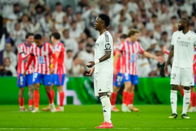 Real Madrid C.F. v Atletico de Madrid - UEFA Champions League 2024 25 Round of 16 First Leg Vinicius Junior left winger of Real Madrid and Brazil dejected after Atletico goal during the UEFA Champions League 2024 25 UEFA Champions League 2024 25 Round of 16 first leg match between Real Madrid C.F. and Atletico de Madrid at Estadio Santiago Bernabeu on March 4, 2025 in Madrid, Spain. Madrid Spain  Copyright: xJosexBretonx originalFilename:bretonhernandez-realmadr250304_npjLN.jpg