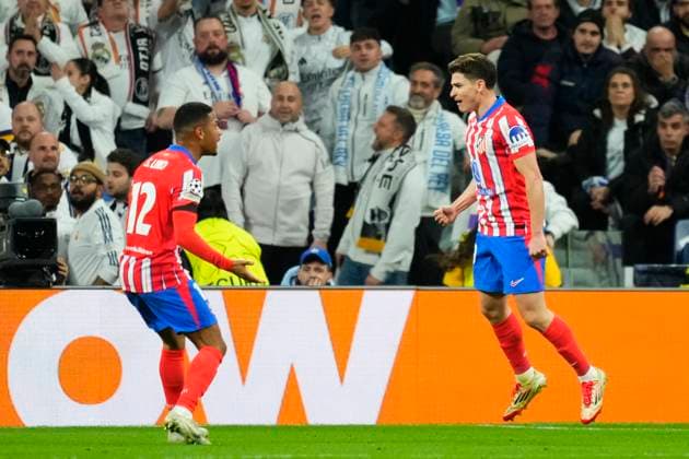 Real Madrid C.F. v Atletico de Madrid - UEFA Champions League 2024 25 Round of 16 First Leg Julian Alvarez centre-forward of Atletico de Madrid and Argentina celebrates after scoring his sides first goal during the UEFA Champions League 2024 25 UEFA Champions League 2024 25 Round of 16 first leg match between Real Madrid C.F. and Atletico de Madrid at Estadio Santiago Bernabeu on March 4, 2025 in Madrid, Spain. Madrid Spain  Copyright: xJosexBretonx originalFilename:bretonhernandez-realmadr250304_npliv.jpg