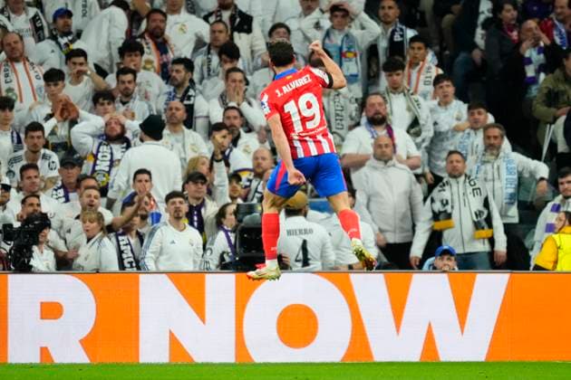 Real Madrid C.F. v Atletico de Madrid - UEFA Champions League 2024 25 Round of 16 First Leg Julian Alvarez centre-forward of Atletico de Madrid and Argentina celebrates after scoring his sides first goal during the UEFA Champions League 2024 25 UEFA Champions League 2024 25 Round of 16 first leg match between Real Madrid C.F. and Atletico de Madrid at Estadio Santiago Bernabeu on March 4, 2025 in Madrid, Spain. Madrid Spain  Copyright: xJosexBretonx originalFilename:bretonhernandez-realmadr250304_nplyv.jpg