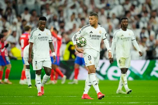 Real Madrid C.F. v Atletico de Madrid - UEFA Champions League 2024 25 Round of 16 First Leg Kylian Mbappe centre-forward of Real Madrid and France dejected after Atletico goal during the UEFA Champions League 2024 25 UEFA Champions League 2024 25 Round of 16 first leg match between Real Madrid C.F. and Atletico de Madrid at Estadio Santiago Bernabeu on March 4, 2025 in Madrid, Spain. Madrid Spain  Copyright: xJosexBretonx originalFilename:bretonhernandez-realmadr250304_npu2q.jpg