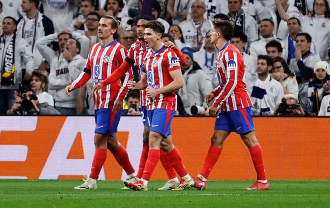 Julian Ãlvarez of Atletico Madrid celebrates scoring a goal after making it 1-1 Real Madrid v Atletico Madrid , UEFA Champions League, Round of 16, First Leg, Football, Santiago Bernabeu, Madrid, Spain - 04 Mar 2025 EDITORIAL USE ONLY No use with unauthorised audio, video, data, fixture lists, club league logos or live services. Online in-match use limited to 120 images, no video emulation. No use in betting, games or single club league player publications. Copyright: xRubenxAlbarran Shutterstockx 15178301bh