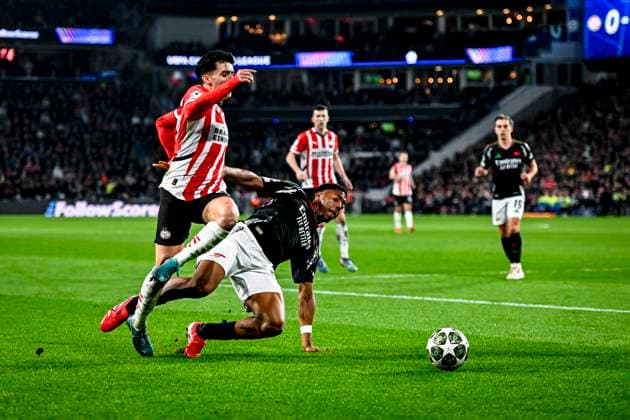 PSV midfielder Richard Ledezma, Arsenal midfielder Myles Lewis Skelly, during the match PSV Arsenal at the Philips stadium for the UEFA Champions League Round of 16 1st leg season 2024 2025 in EINDHOVEN, Netherlands on 4 march 2025, photo by Stefan Koops EYE4images DeFodi Images