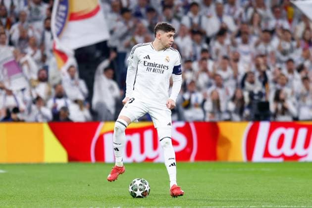 March 4, 2025, Madrid, Madrid, SPAIN: Federico Valverde of Real Madrid in action during the UEFA Champions League 2024 25 League Round of 16 First Leg match between Real Madrid CF and Atletico de Madrid, at Santiago Bernabeu stadium on March 04, 2025, in Madrid, Spain. Madrid SPAIN - ZUMAa181 20250304_zaa_a181_052 Copyright: xDennisxAgyemanx