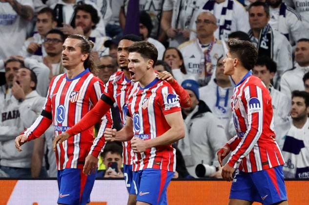 Julian Ãlvarez of Atletico Madrid celebrates scoring a goal after making it 1-1 Real Madrid v Atletico Madrid , UEFA Champions League, Round of 16, First Leg, Football, Santiago Bernabeu, Madrid, Spain - 04 Mar 2025 EDITORIAL USE ONLY No use with unauthorised audio, video, data, fixture lists, club league logos or live services. Online in-match use limited to 120 images, no video emulation. No use in betting, games or single club league player publications. Copyright: xRubenxAlbarran Shutterstockx 15178301bl