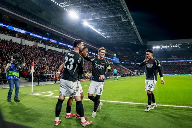 EINDHOVEN - (l-r) Mikel Merino of Arsenal FC, JurrioÂ«n Timber of Arsenal FC, Martin Odegaard of Arsenal FC, Ethan Nwaneri of Arsenal FC celebrate the 0-1 during the UEFA Champions league match between PSV Eindhoven and Arsenal FC at Phillips stadium on March 4, 2025 in Eindhoven, Netherlands. ANP ROBIN VAN LONKHUIJSEN UEFA Champions League 2024 25 Round of 16 First leg 2024 25 xVIxANPxSportx xxANPxIVx 521568123 originalFilename: 521568123.jpg