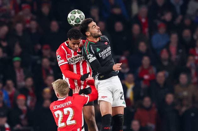 2025-03-04 PSV v Arsenal FC - UEFA Champions League 2024 25 Round of 16 First Leg EINDHOVEN, NETHERLANDS - MARCH 4: Ryan Flamingo of PSV heads the ball with Mikel Merino of Arsenal FC during the UEFA Champions League 2024 25 Round of 16 First Leg match between PSV and Arsenal FC at PSV Stadion on March 4, 2025 in Eindhoven, Netherlands. Eindhoven PSV Stadion Netherlands Content not available for redistribution in The Netherlands directly or indirectly through any third parties. Copyright: xBenxGalx