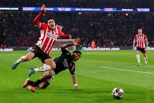 2025-03-04 PSV v Arsenal FC - UEFA Champions League 2024 25 Round of 16 First Leg EINDHOVEN, NETHERLANDS - MARCH 4: Richard Ledezma of PSV battles for possession with Myles Lewis-Skelly of Arsenal FC during the UEFA Champions League 2024 25 Round of 16 First Leg match between PSV and Arsenal FC at PSV Stadion on March 4, 2025 in Eindhoven, Netherlands. Eindhoven PSV Stadion Netherlands Content not available for redistribution in The Netherlands directly or indirectly through any third parties. Copyright: xBenxGalx