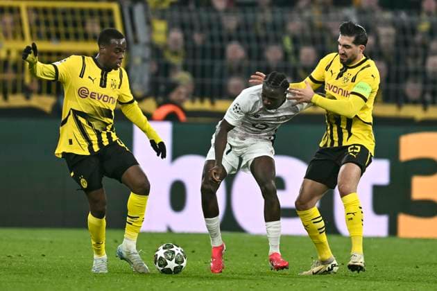 v li fighting for the ball Jamie Gittens Dortmund 43 Ngalayel Mukau Lille OSC 17 Emre Can Dortmund 23 04 03 2025 Football, Champions League, Borussia Dortmund vs Lille OSC, Signal Iduna Park, Dortmund, Copyright: xpepphotox xHorstxMauelshagenx pep00321, pep_20250304_hm_7079