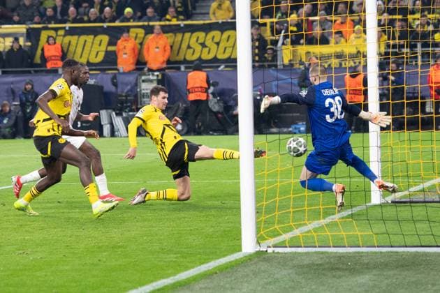 Offside goal by Pascal GROSS Groß, DO Football Champions League, Round of 16, Round of 16, Borussia Dortmund DO OSC Lille LOSC on 04 03 2025 in Dortmund Germany UEFA regulations prohibit any use of photographs as image sequences and or quasi video Â