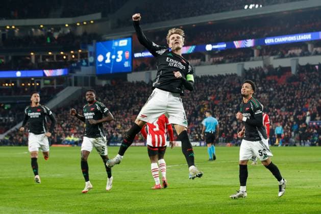 Martin odegaard of Arsenal celebrates scoring the goal for their side with their teammates to make it 4-1 PSV Eindhoven v Arsenal, UEFA Champions League, Round of 16, First Leg, Football, Philips Stadion, Eindhoven, Netherlands - 04 Mar 2025 EDITORIAL USE ONLY No use with unauthorised audio, video, data, fixture lists, club league logos or live services. Online in-match use limited to 120 images, no video emulation. No use in betting, games or single club league player publications.  Copyright: xBartxStoutjesdijk Shutterstockx 15176980be