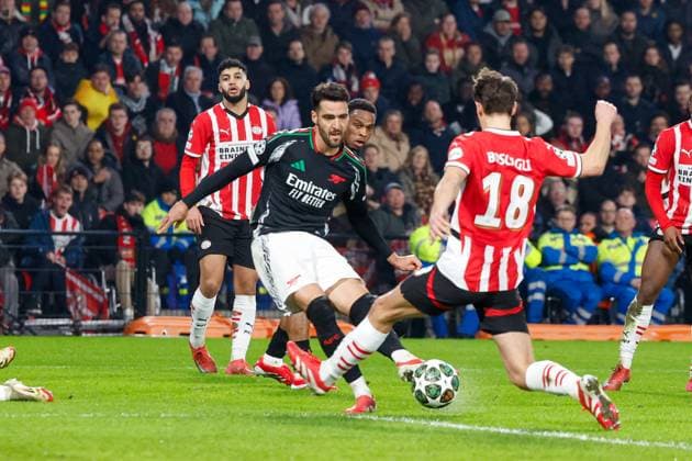 Mikel Merino Arsenal FC scores the 0-3, defends by Olivier Boscagli of PSV Eindhoven , UEFA Champions League 2024 25 Round of 16 First Leg, PSV Eindhoven v Arsenal FC, Philips Stadion, March 4, 2025, Eindhoven, Netherlands.