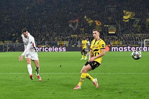Thomas Meunier Lille OSC and Nico Schlotterbeck Borussia Dortmund battle for the ball during the UEFA Champions League 2024 25 Round of 16 First Leg match between Borussia Dortmund and LOSC Lille at Signal Iduna Park on March 4, 2025 in Dortmund, Germany Photo by Ralf Treese DeFodi Images