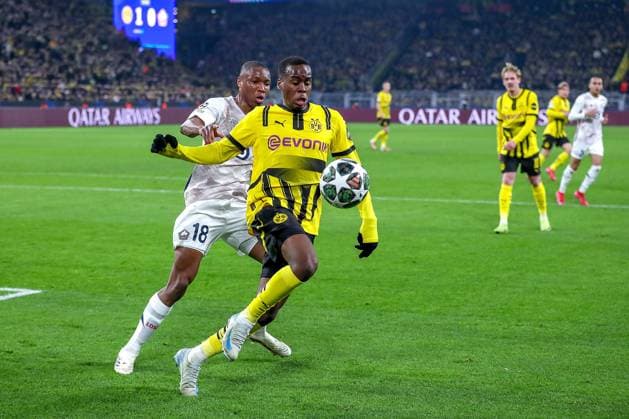 04 03 2025, Football, UEFA Champions League, Borussia Dortmund OSC Lille, Signal Iduna Park, Round of 16, Season 2024 2025 Bafode Diakite LOSC Lille 18 in duel against Jamie Gittens BVB 43 North Rhine-Westphalia Germany