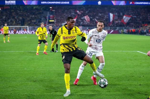 04 03 2025, Football, UEFA Champions League, Borussia Dortmund OSC Lille, Signal Iduna Park, Round of 16, Season 2024 2025 Ethan Mbappe LOSC Lille 29 in duel against Jamie Gittens BVB 43 North Rhine-Westphalia Germany