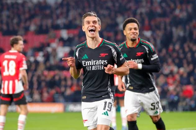 EINDHOVEN, 04-03-2025, Philips Stadium, UEFA Champions League, round of 16 1st leg, season 2024 25, match between PSV and Arsenal, Arsenal player Leandro Trossard celebrating the 1-5 PSV - Arsenal  x28169623x Copyright: