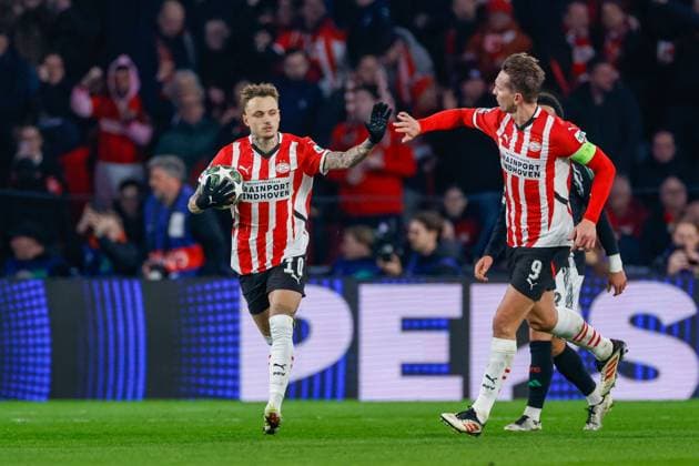 Noa Lang of PSV Eindhoven celebrating his first goal, the 1-3, with Luuk de Jong of PSV Eindhoven , UEFA Champions League 2024 25 Round of 16 First Leg, PSV Eindhoven v Arsenal FC, Philips Stadion, March 4, 2025, Eindhoven, Netherlands.
