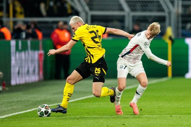 UEFA Champions League, Borussia Dortmund LOSC Lille 04 03 2025 duel Julian Ryerson Borussia Dortmund, 26 , Hakon Arnar Haraldsson LOSC Lille, 7 UEFA Champions League round of 16 first leg, Borussia Dortmund LOSC Lille Dortmund, SIGNAL IDUNA PARK on 04 03 2025 Copyright: xBEAUTIFULxSPORTS Wunderlx