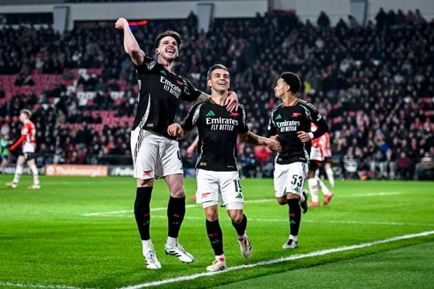 Arsenal midfielder Declan Rice, Arsenal midfielder Leandro Trossard celebrating the goal 1 5, during the match PSV Arsenal at the Philips stadium for the UEFA Champions League Round of 16 1st leg season 2024 2025 in EINDHOVEN, Netherlands on 4 march 2025, photo by Stefan Koops EYE4images DeFodi Images